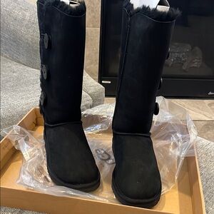 Black Winter Rain Boots with Plush Texture and Tall Design